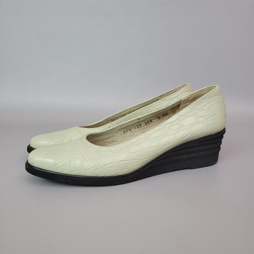 Salvatore Ferragamo Womens Wedge Flats Size 8 Narrow 2A Mint Green Croc Embossed